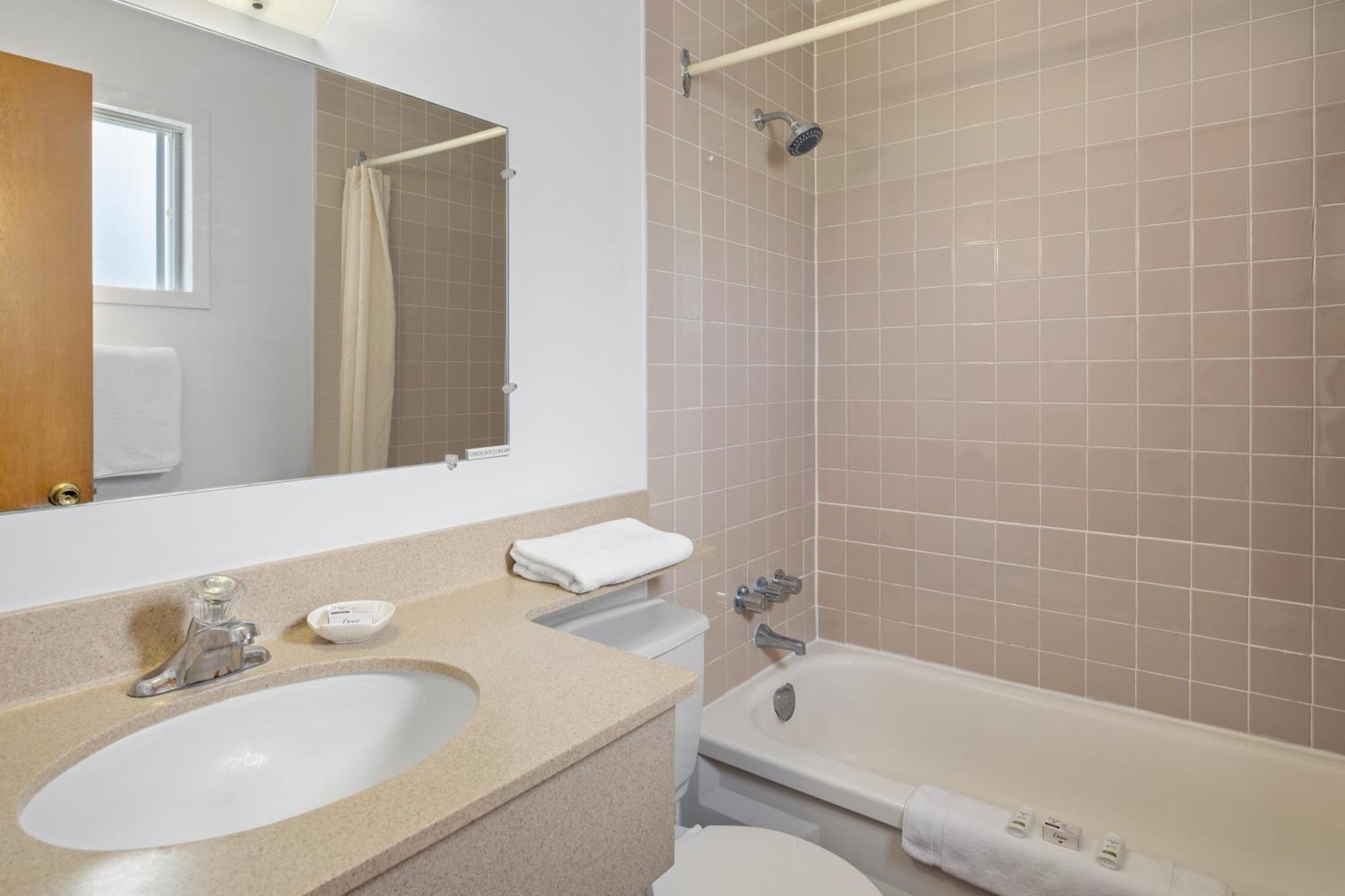 Motel Travelodge By Wyndham 2*