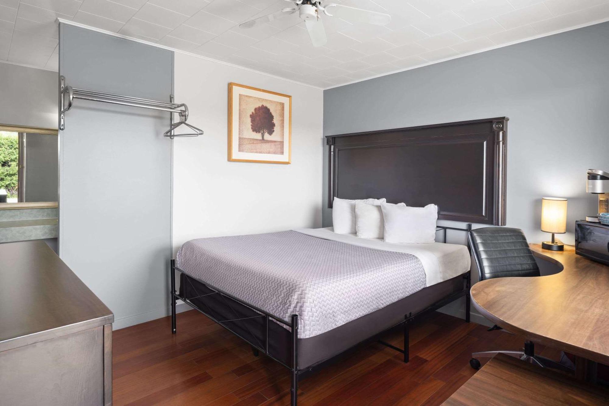 Travelodge By Wyndham Motel