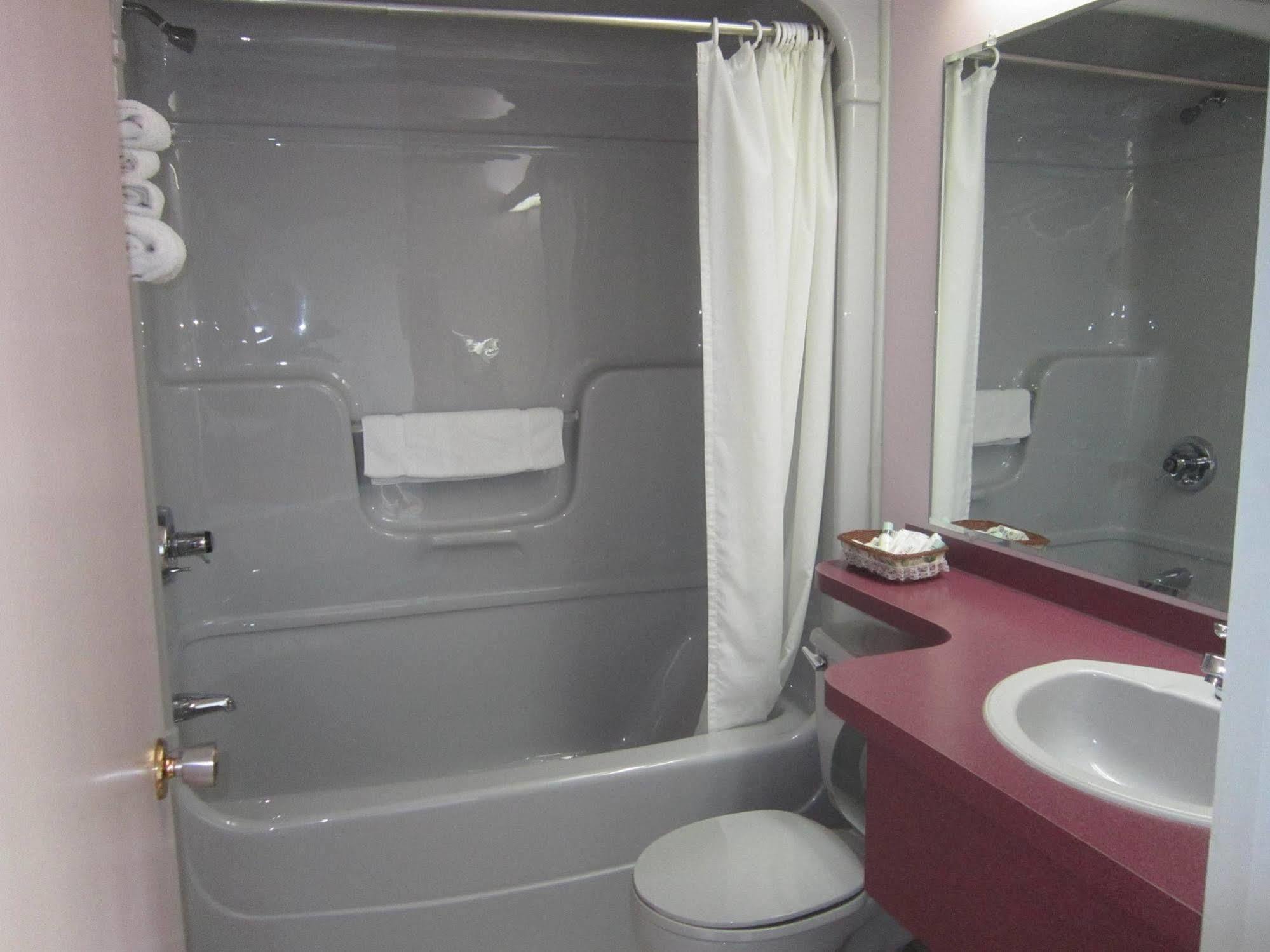 Travelodge By Wyndham Motel